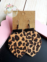 Load image into Gallery viewer, Glitter Leopard earrings